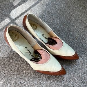 Fabulous Vintage 1940s / 1950s pumps. Kid suede and leather size 9.5 AMAZING